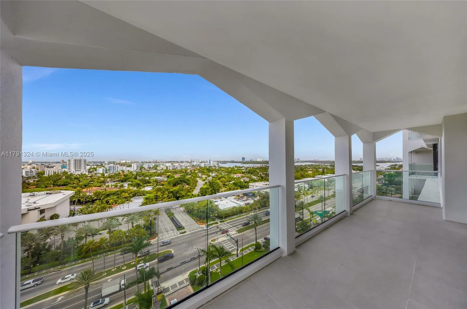 9801 Collins Ave, #17R