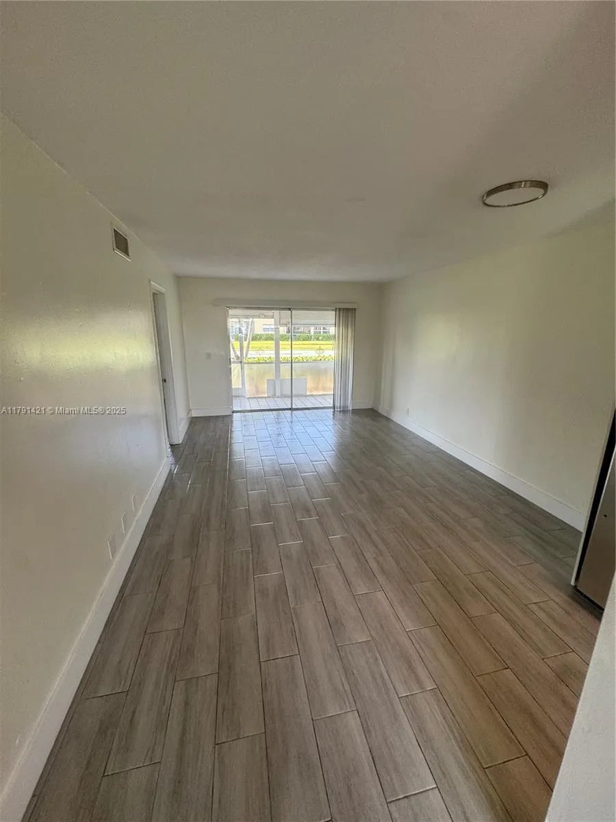 9851 Sandalfoot Blvd, #208