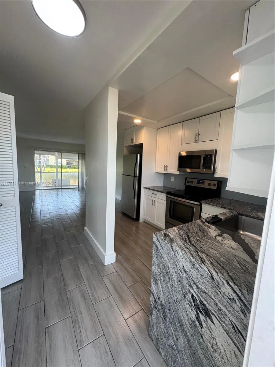 9851 Sandalfoot Blvd, #208