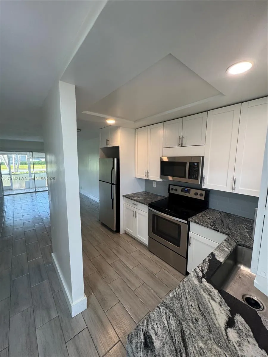 9851 Sandalfoot Blvd, #208
