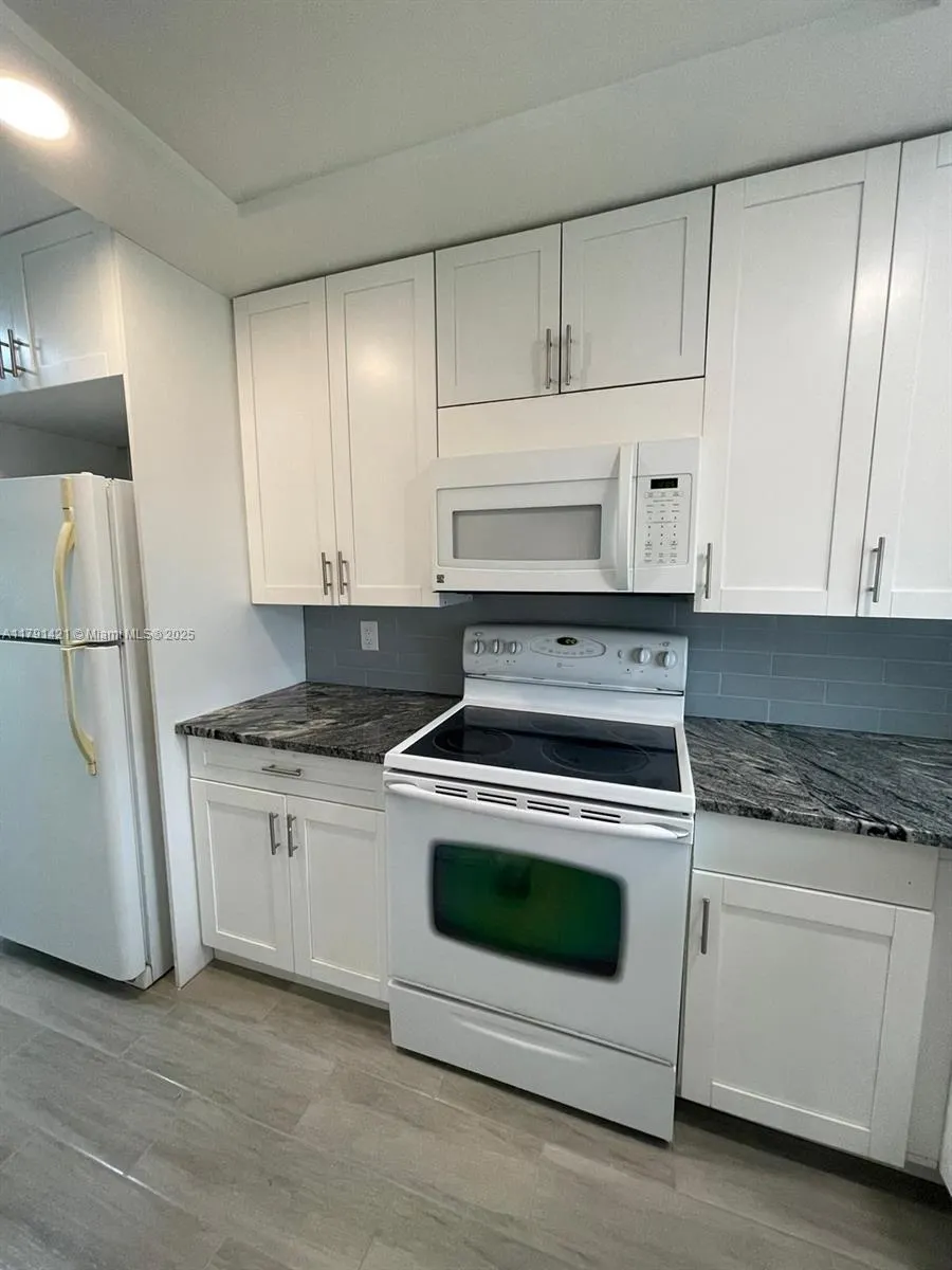 9851 Sandalfoot Blvd, #208