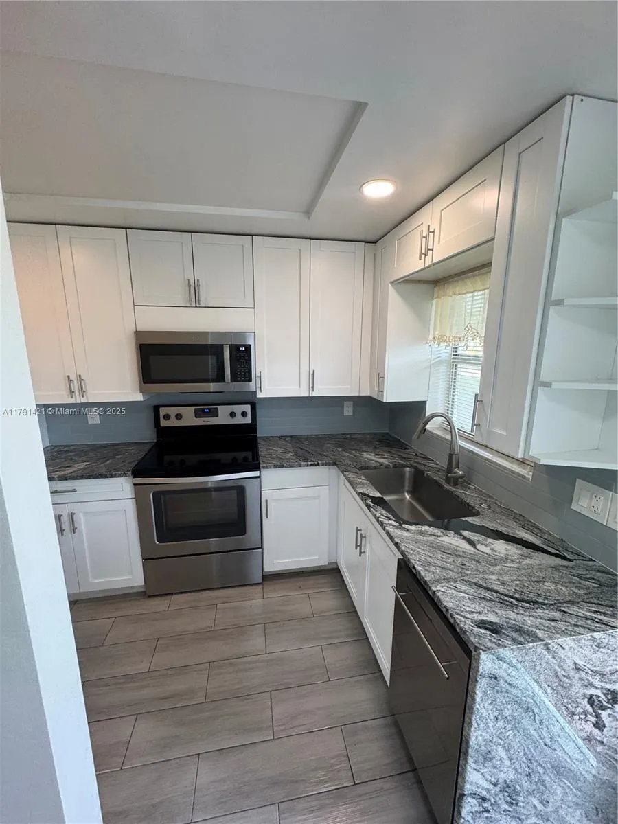 9851 Sandalfoot Blvd, #208