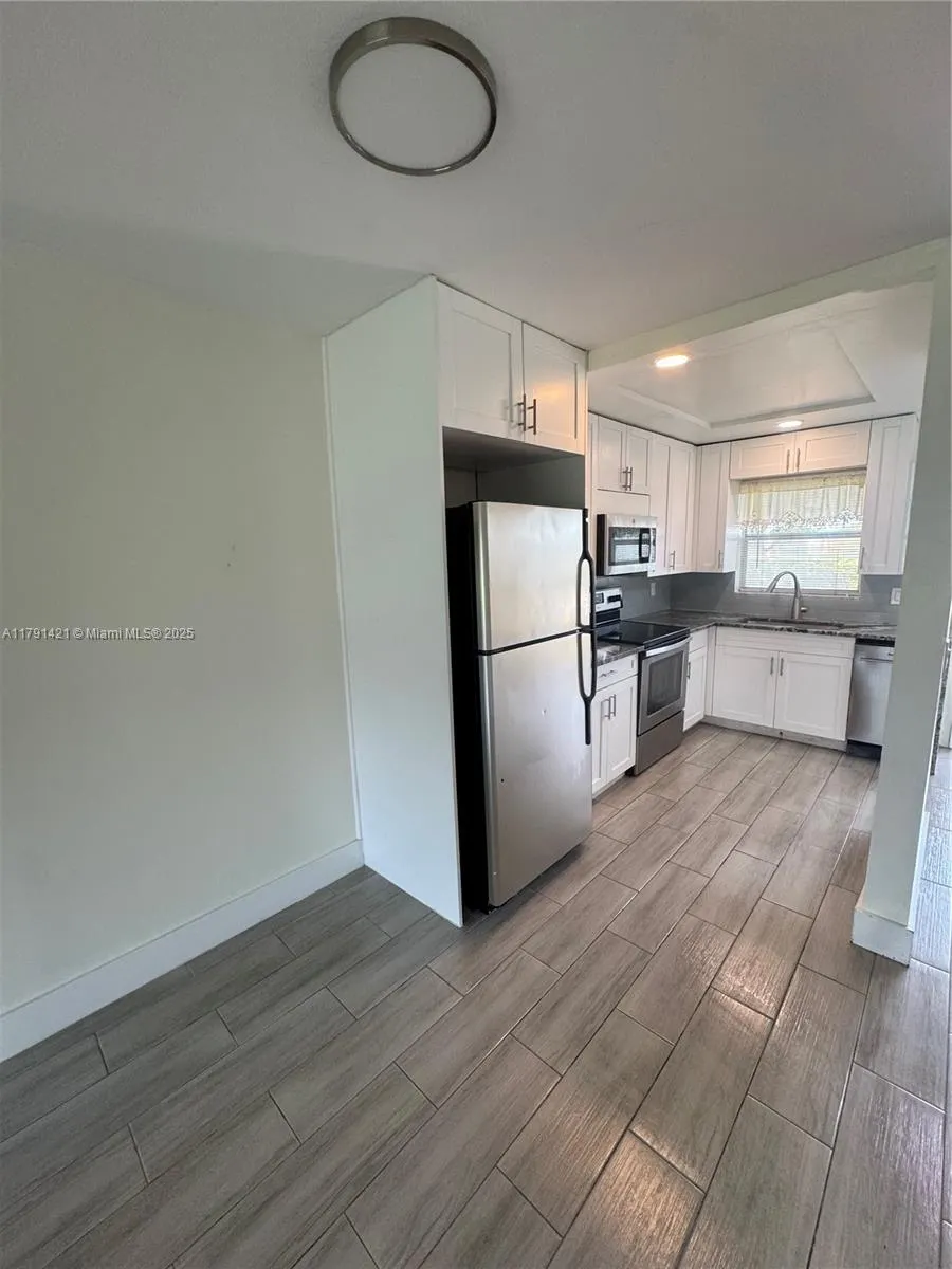 9851 Sandalfoot Blvd, #208