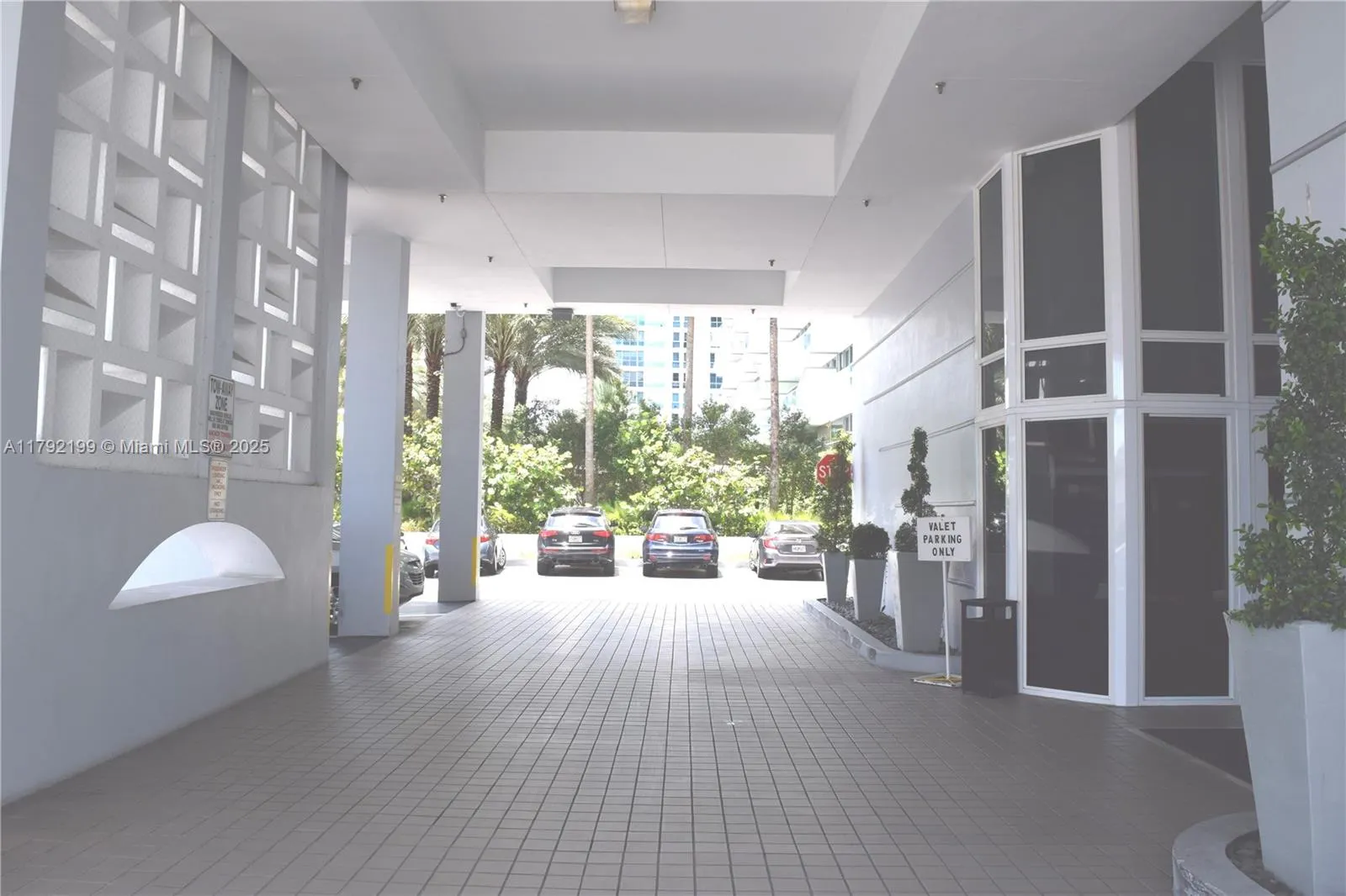 9341 Collins Ave, #1204