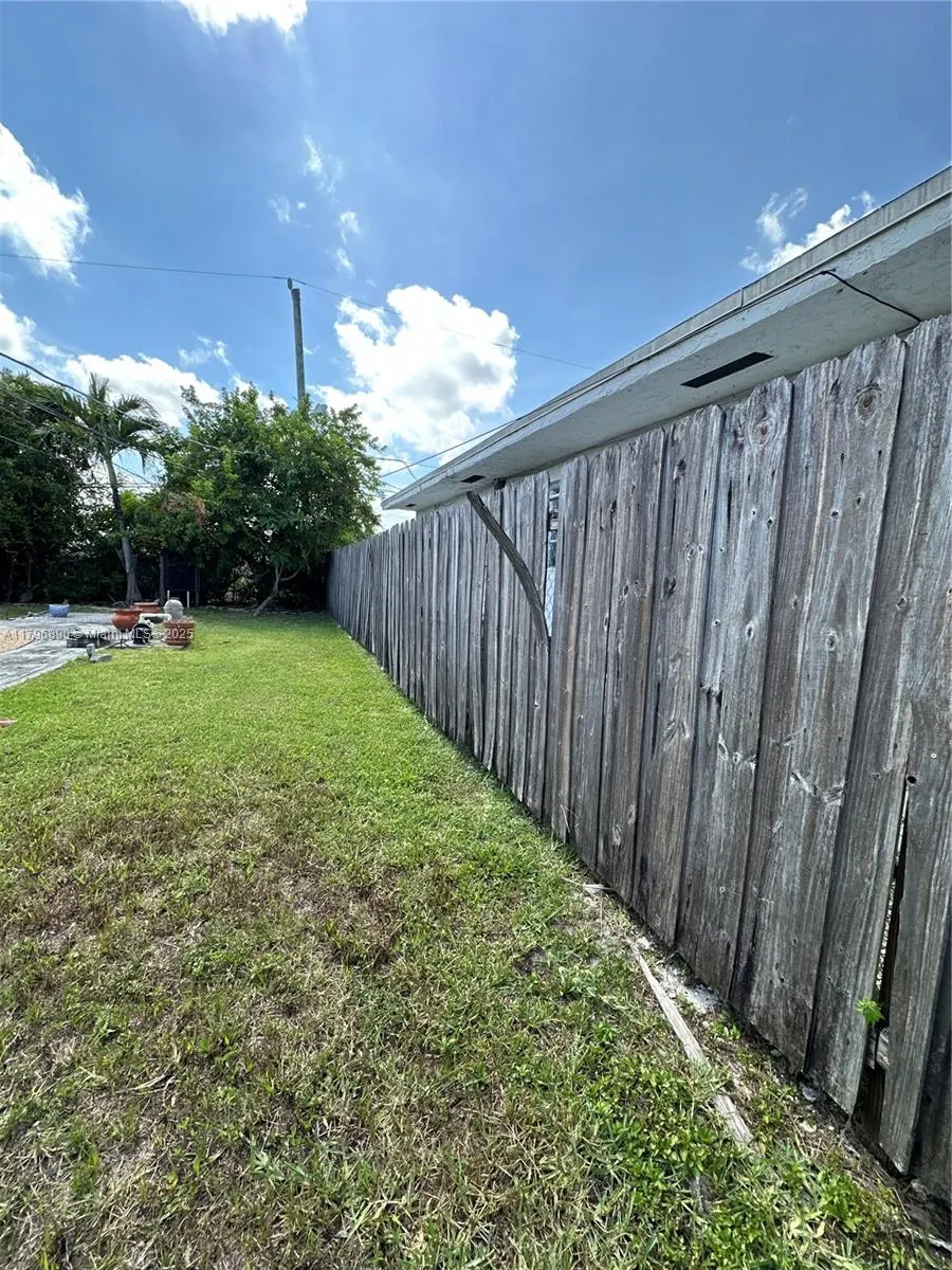 4671 SW 43rd Ter