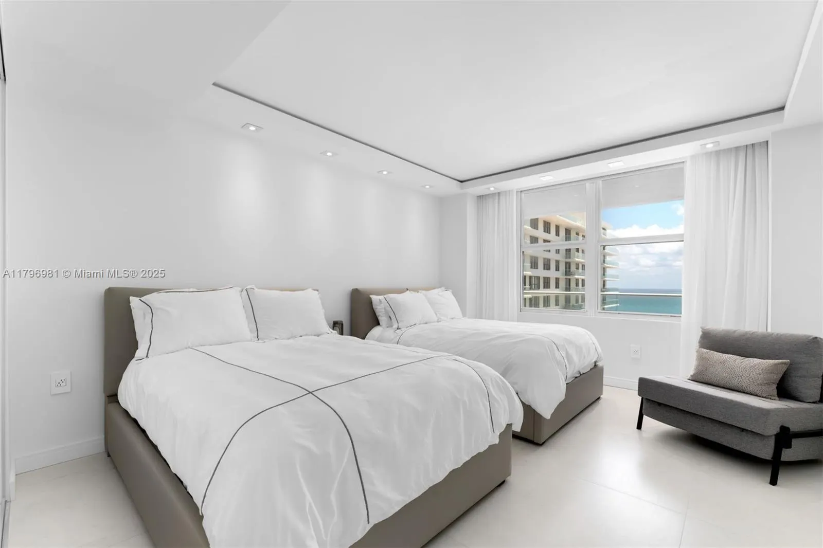 9801 Collins Ave, #17P