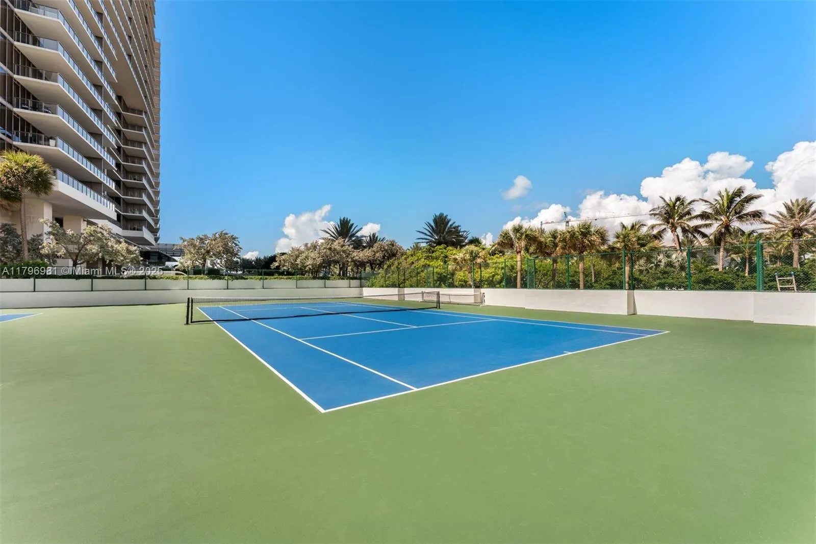 9801 Collins Ave, #17P