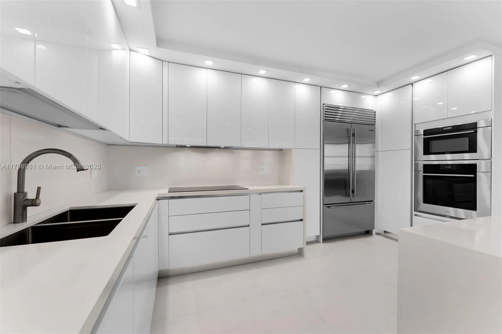 9801 Collins Ave, #17P