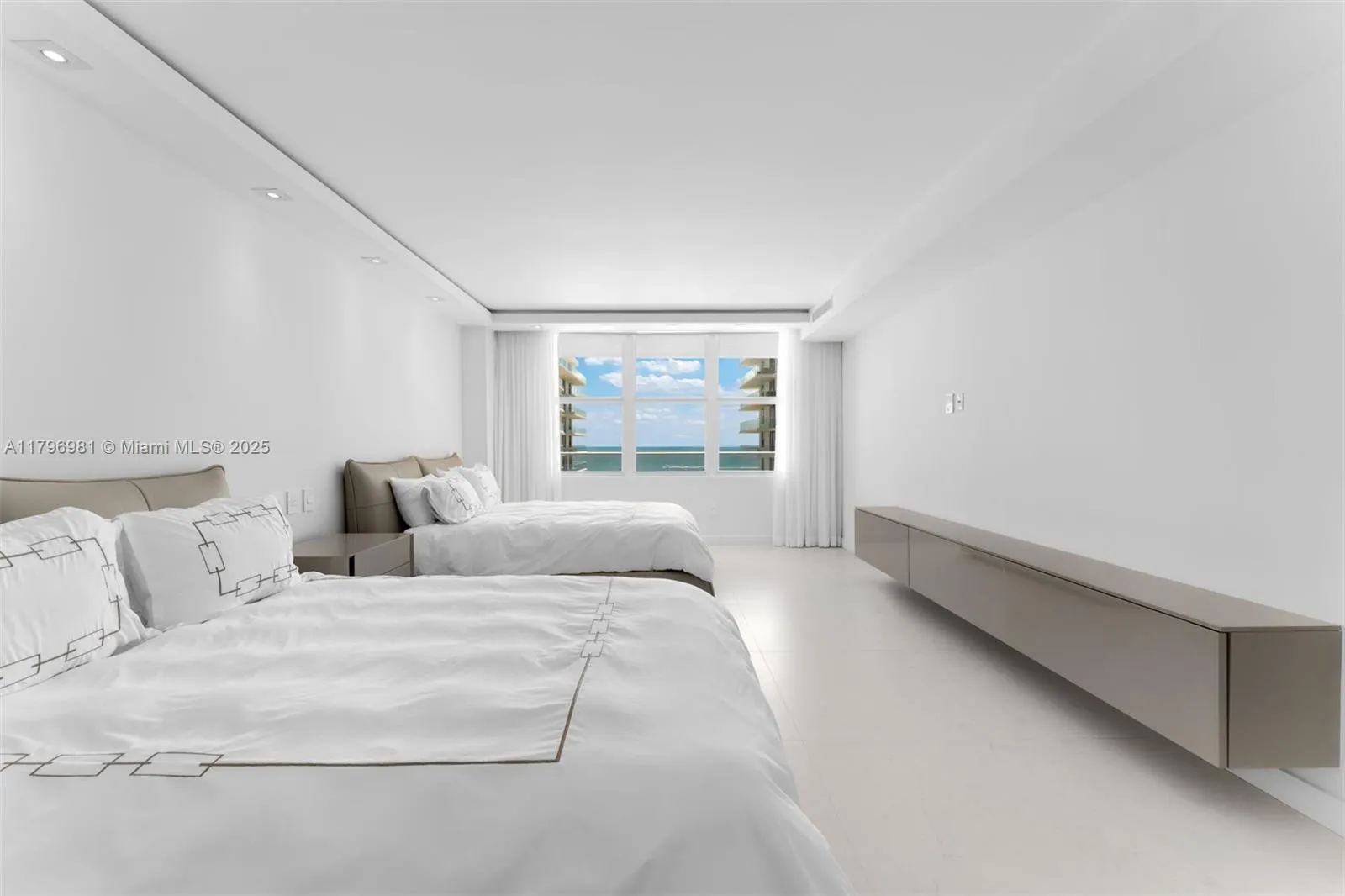 9801 Collins Ave, #17P