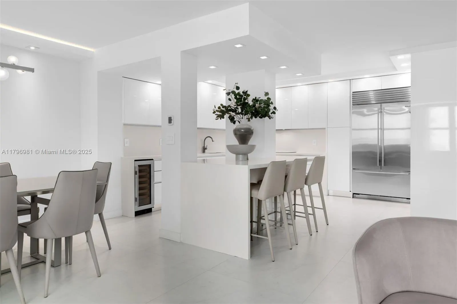 9801 Collins Ave, #17P