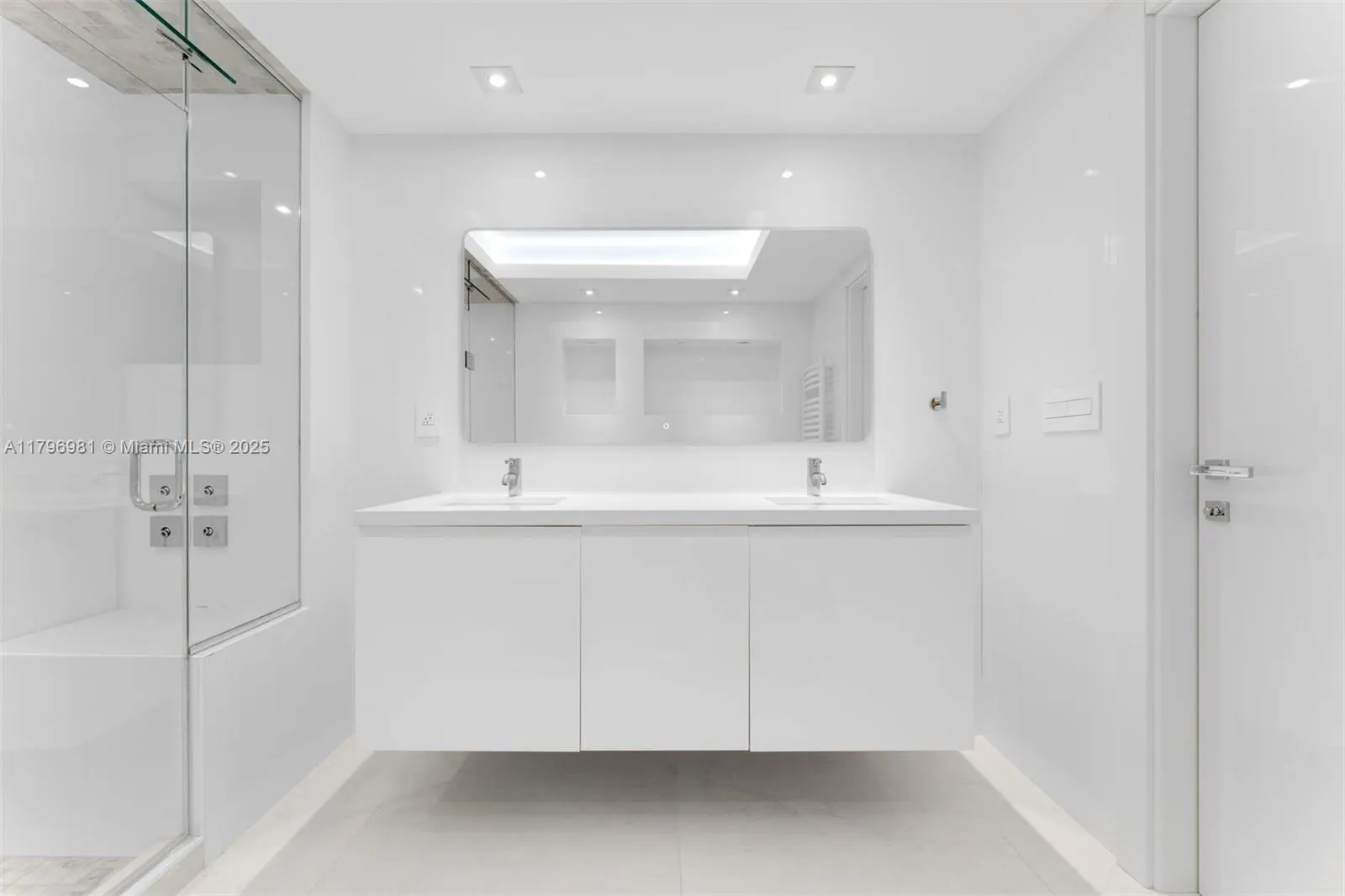 9801 Collins Ave, #17P