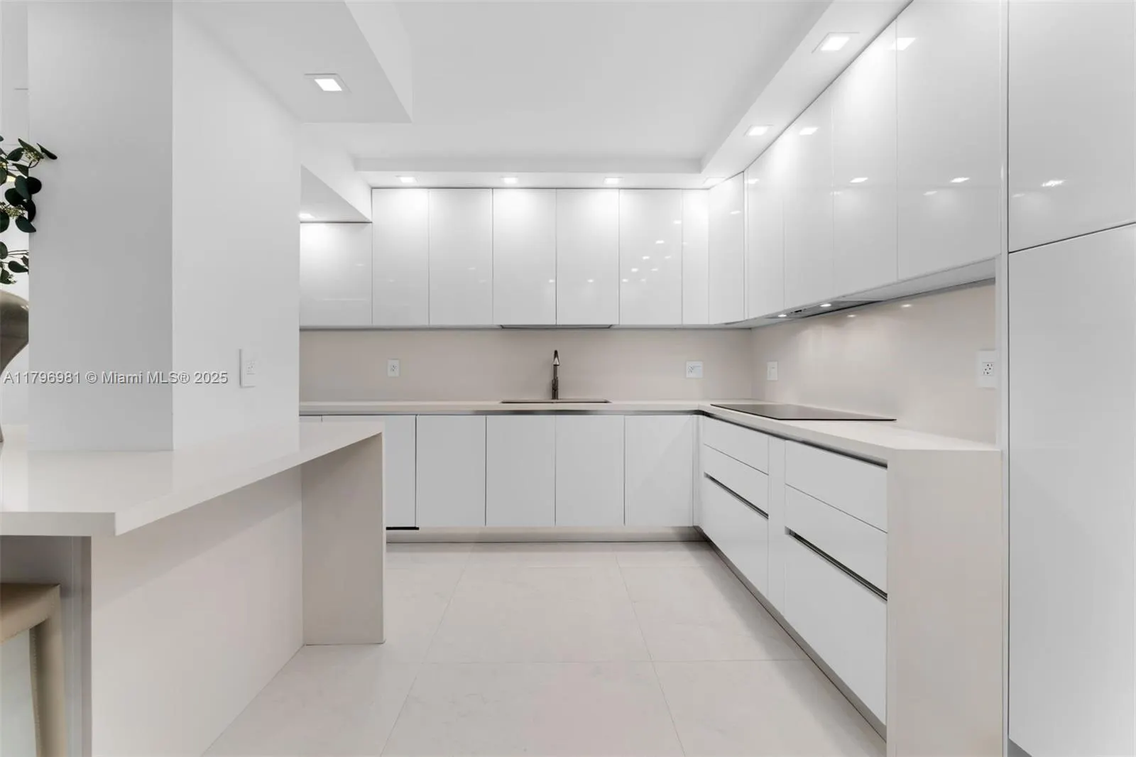 9801 Collins Ave, #17P