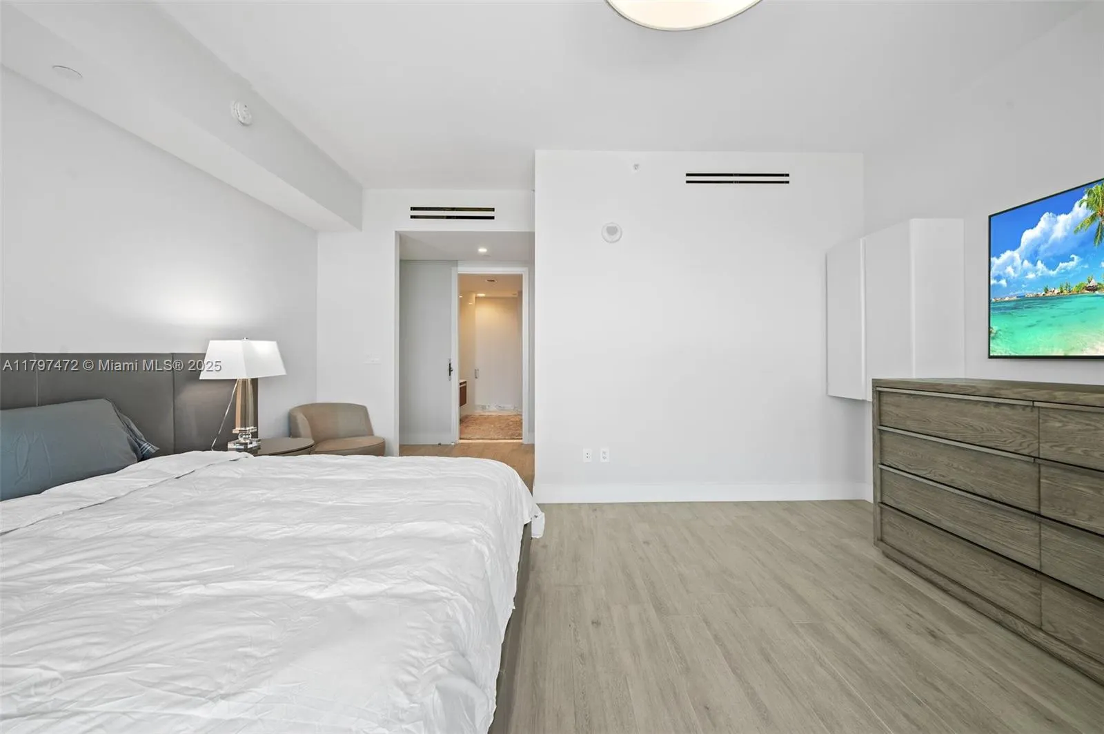 10201 Collins Ave, #303
