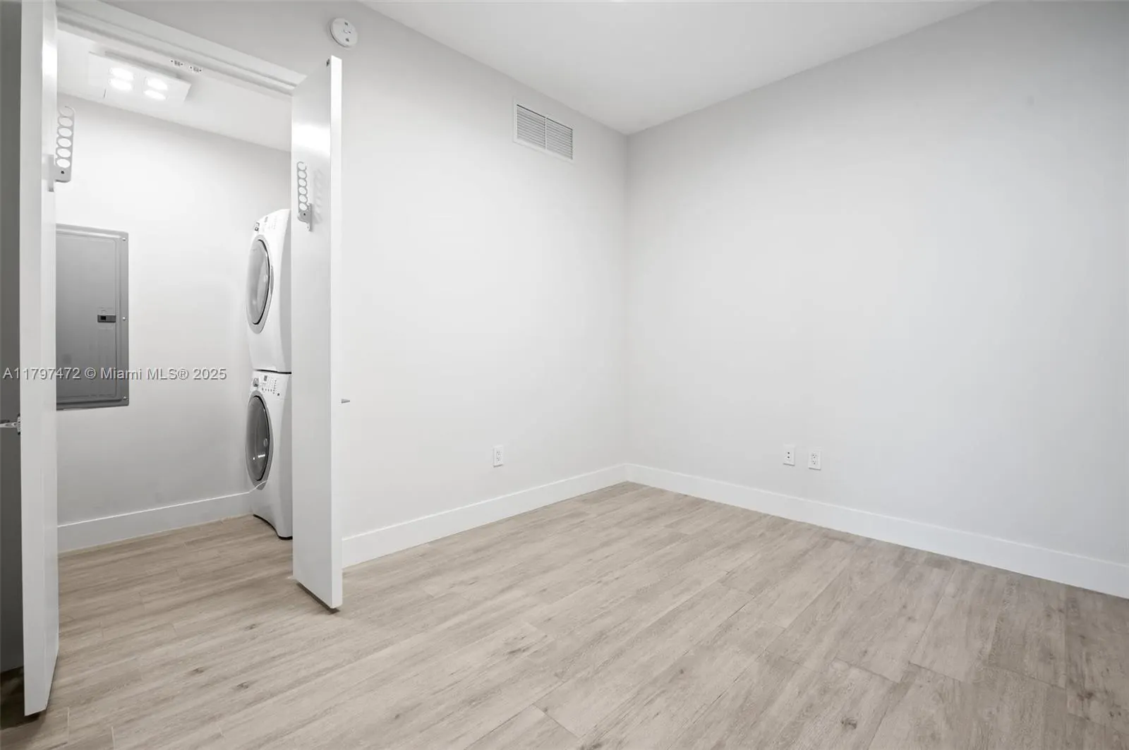 10201 Collins Ave, #303
