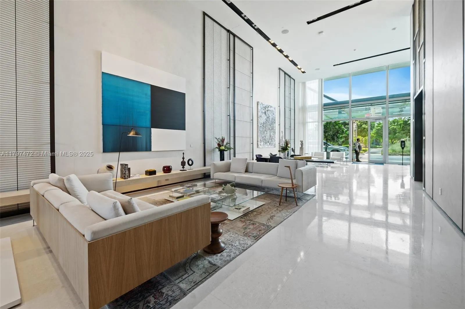 10201 Collins Ave, #303