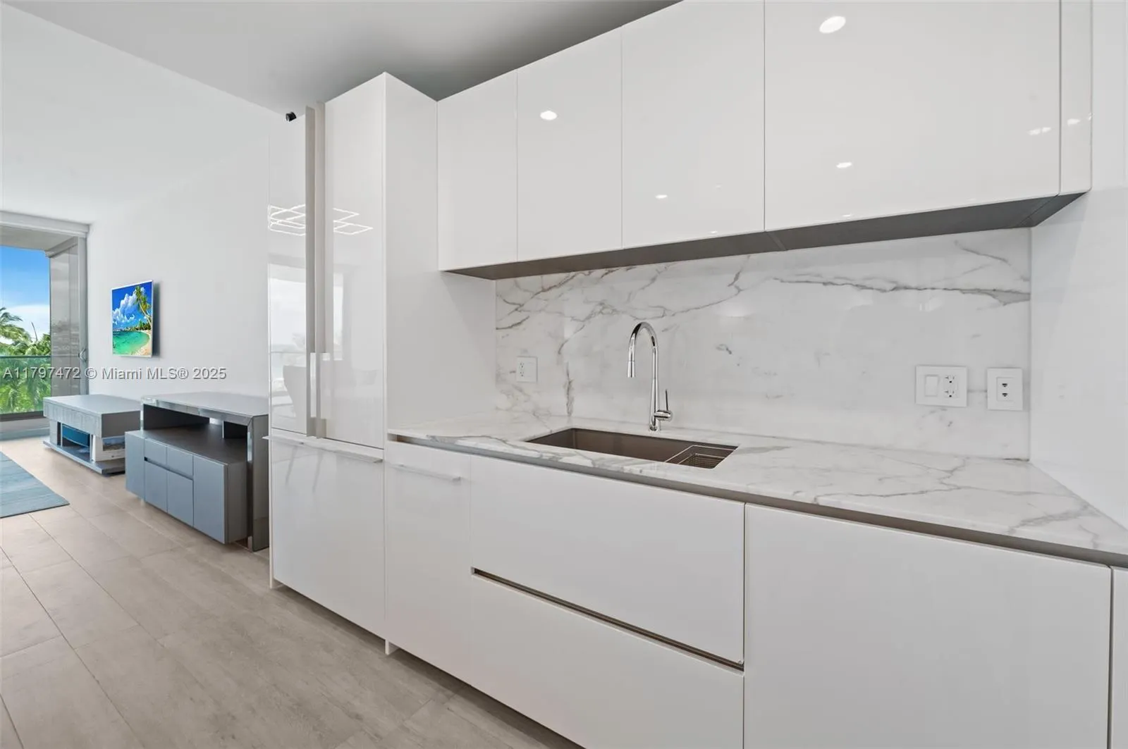 10201 Collins Ave, #303