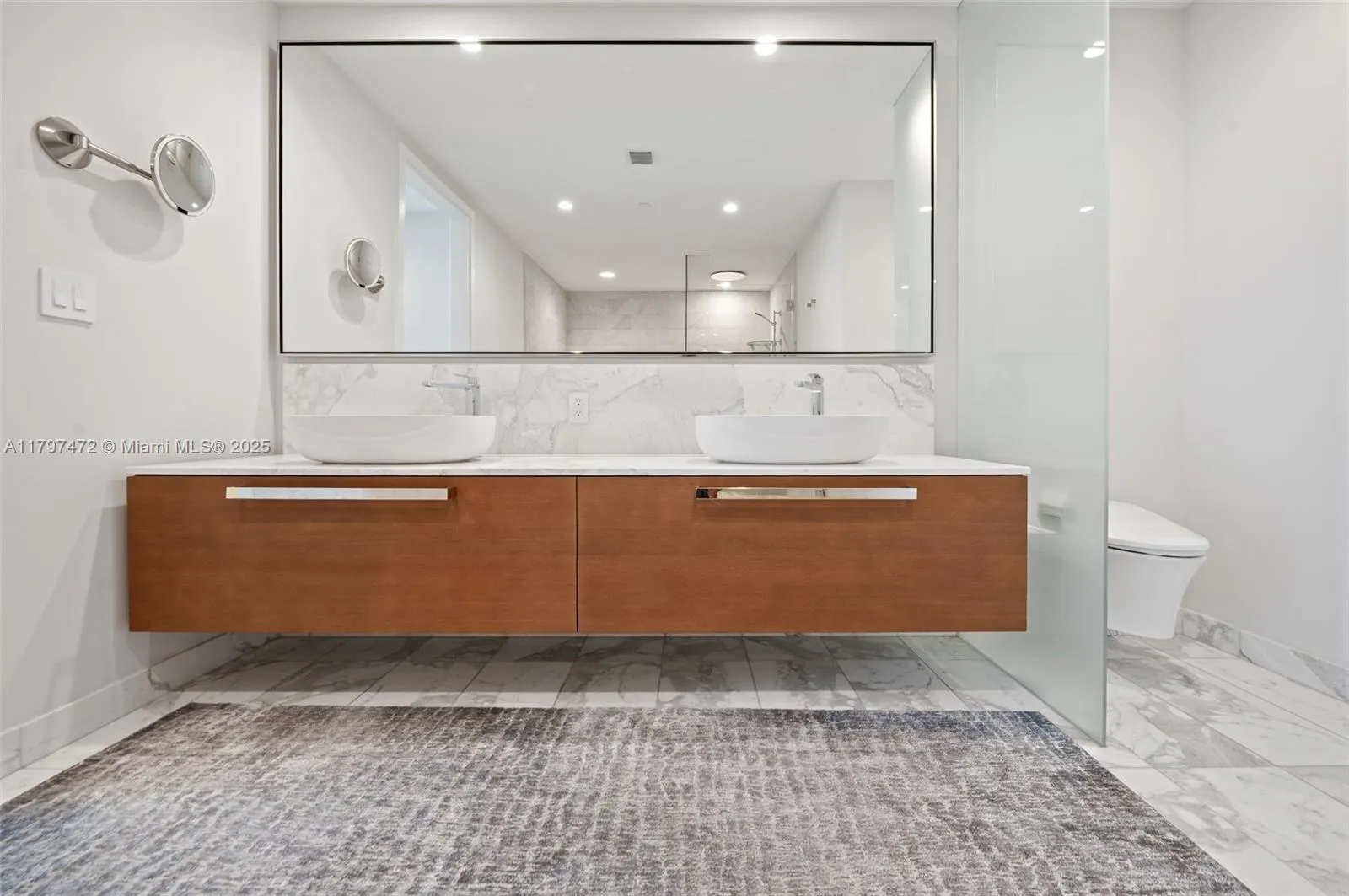 10201 Collins Ave, #303