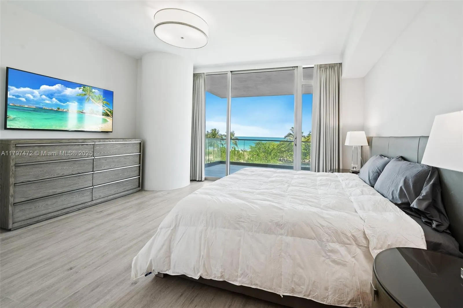 10201 Collins Ave, #303