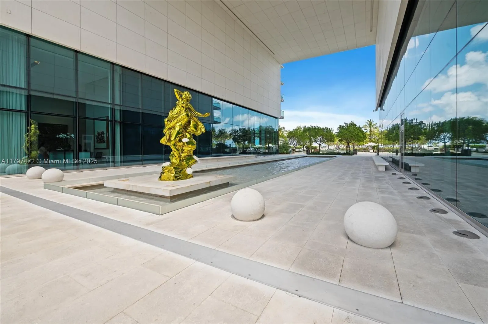 10201 Collins Ave, #303