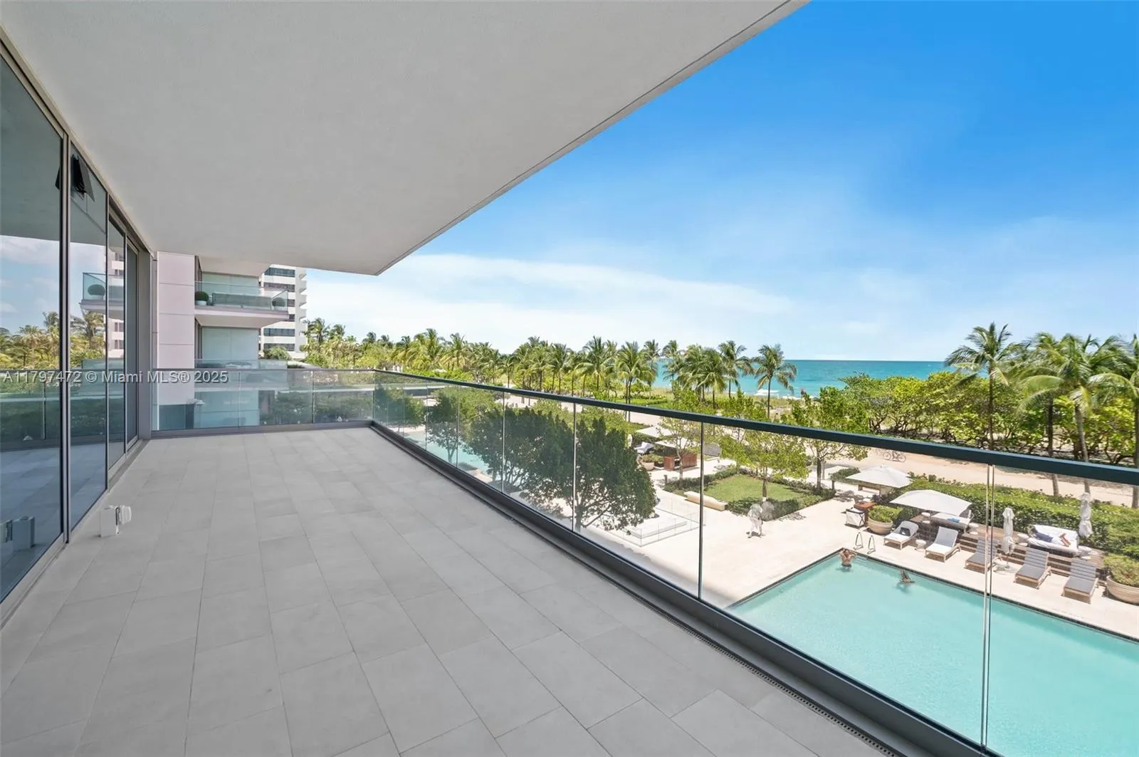 10201 Collins Ave, #303