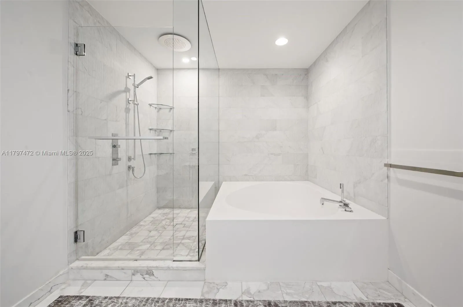 10201 Collins Ave, #303