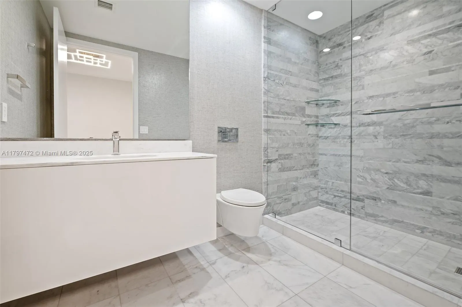10201 Collins Ave, #303