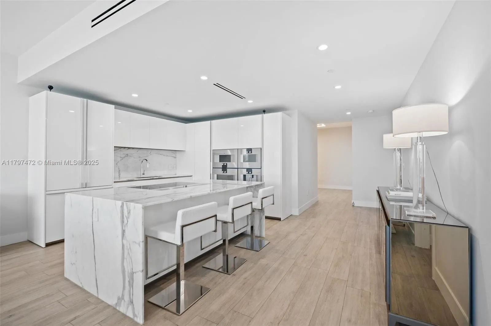 10201 Collins Ave, #303