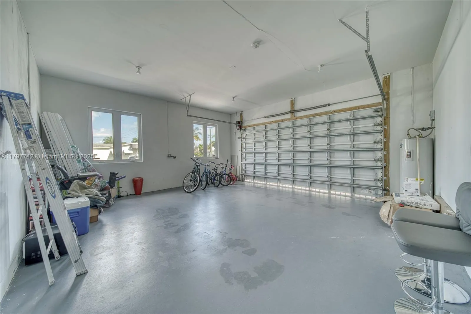 207 SW 11th St