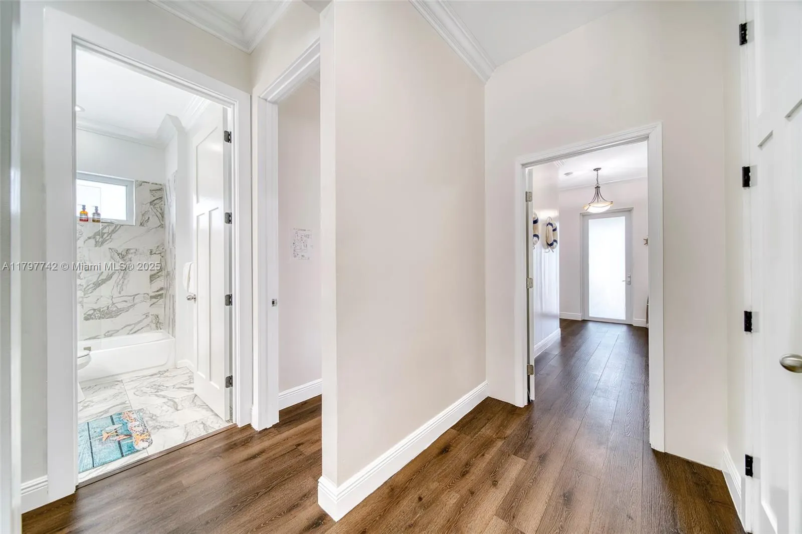 207 SW 11th St