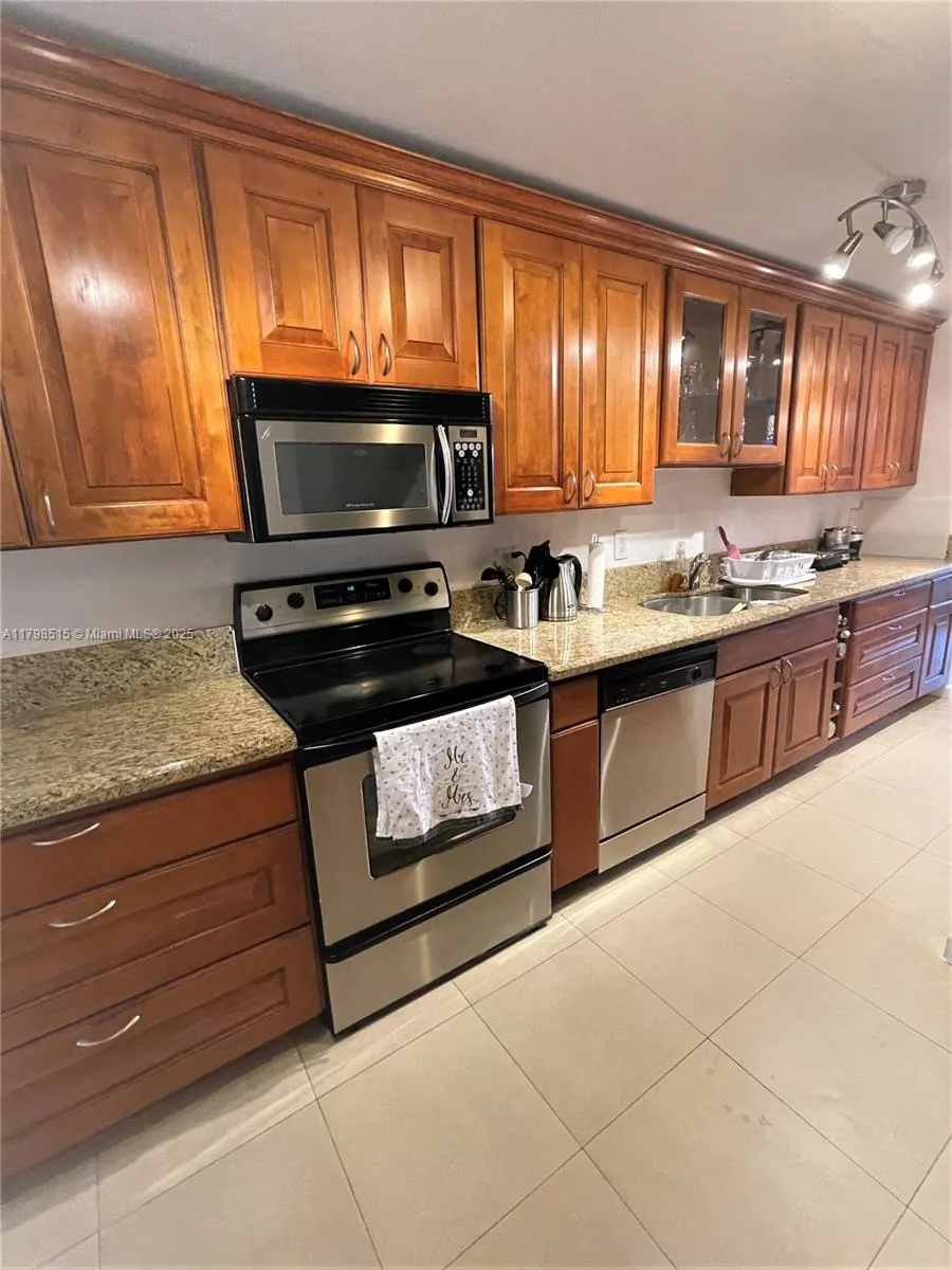 3660 NE 166th St, #307