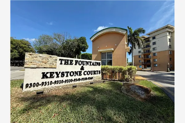 9310 Fontainebleau Blvd