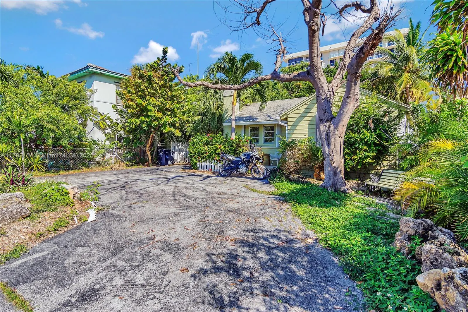 8919 Harding Ave