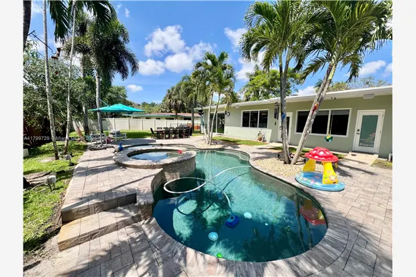 101 SW 58th Ave