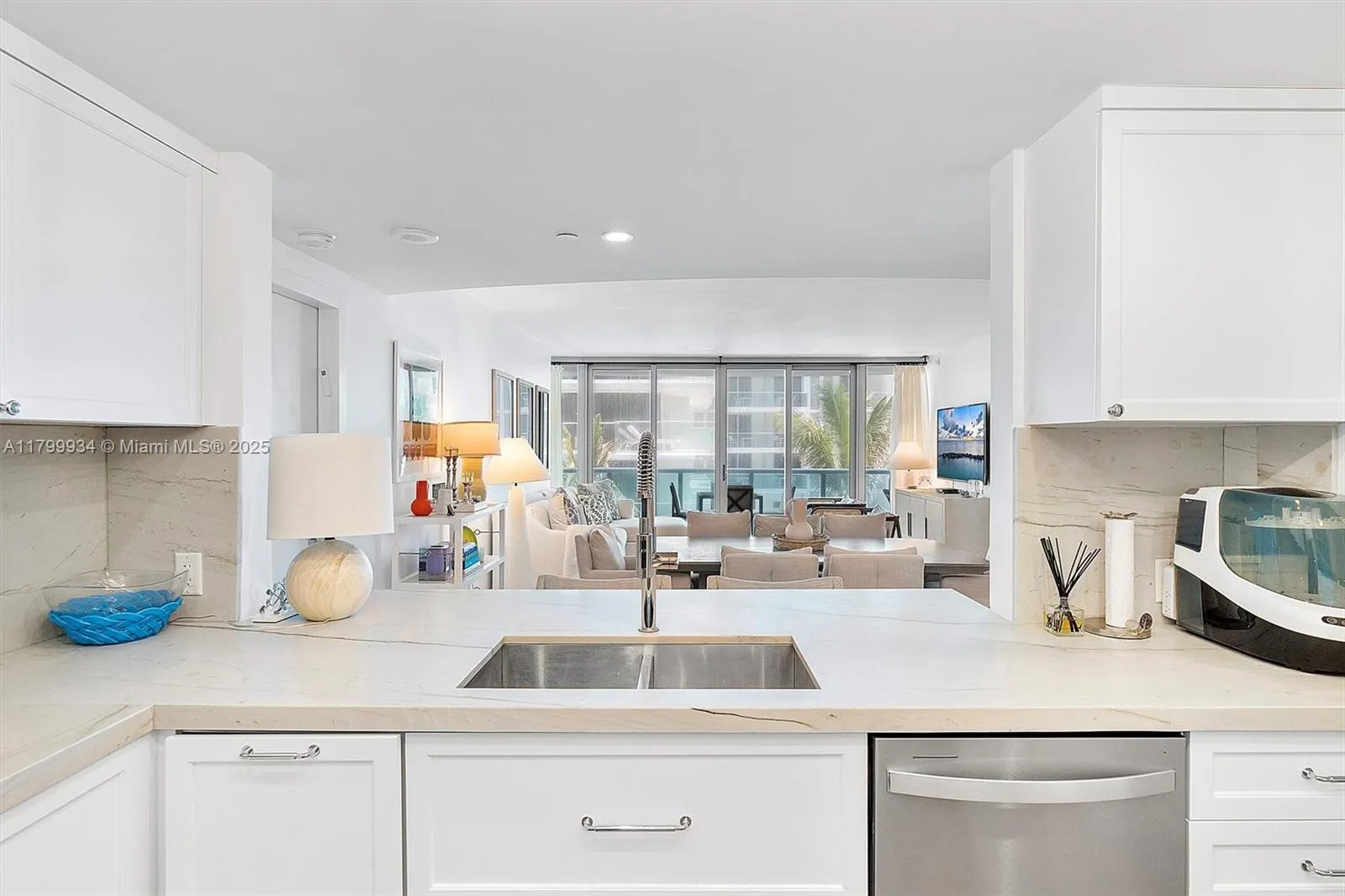 9401 Collins Ave, #505