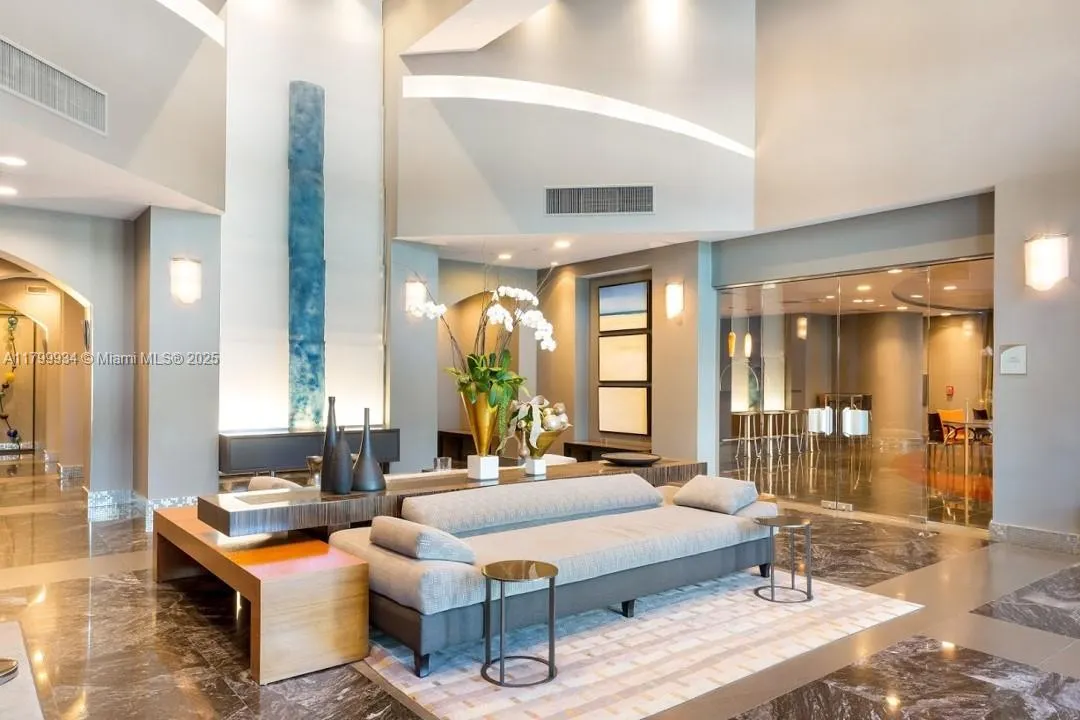 9401 Collins Ave, #505