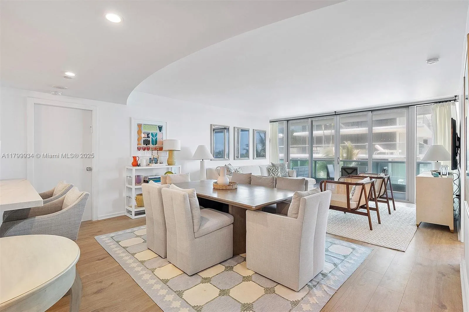 9401 Collins Ave, #505