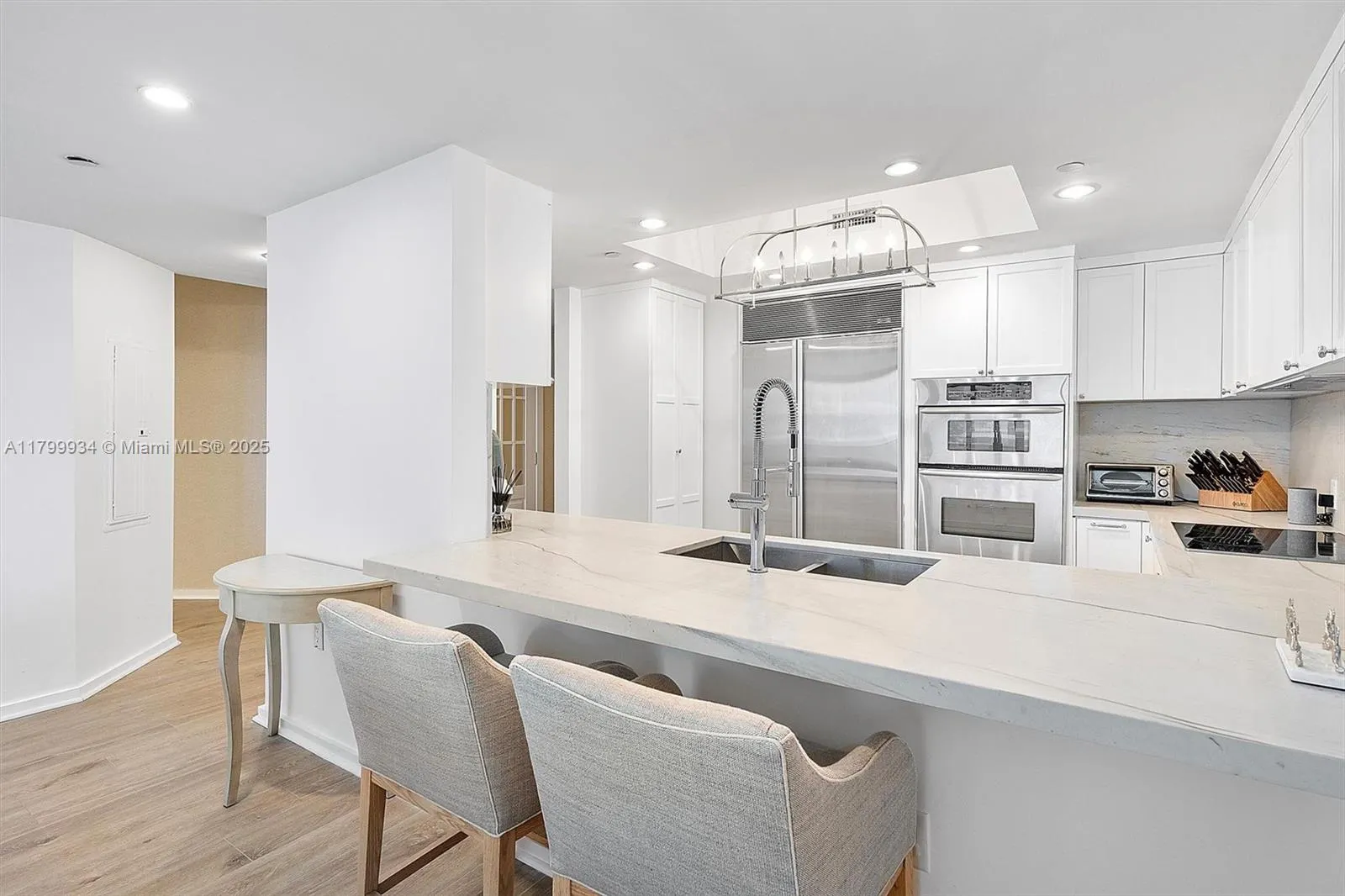 9401 Collins Ave, #505