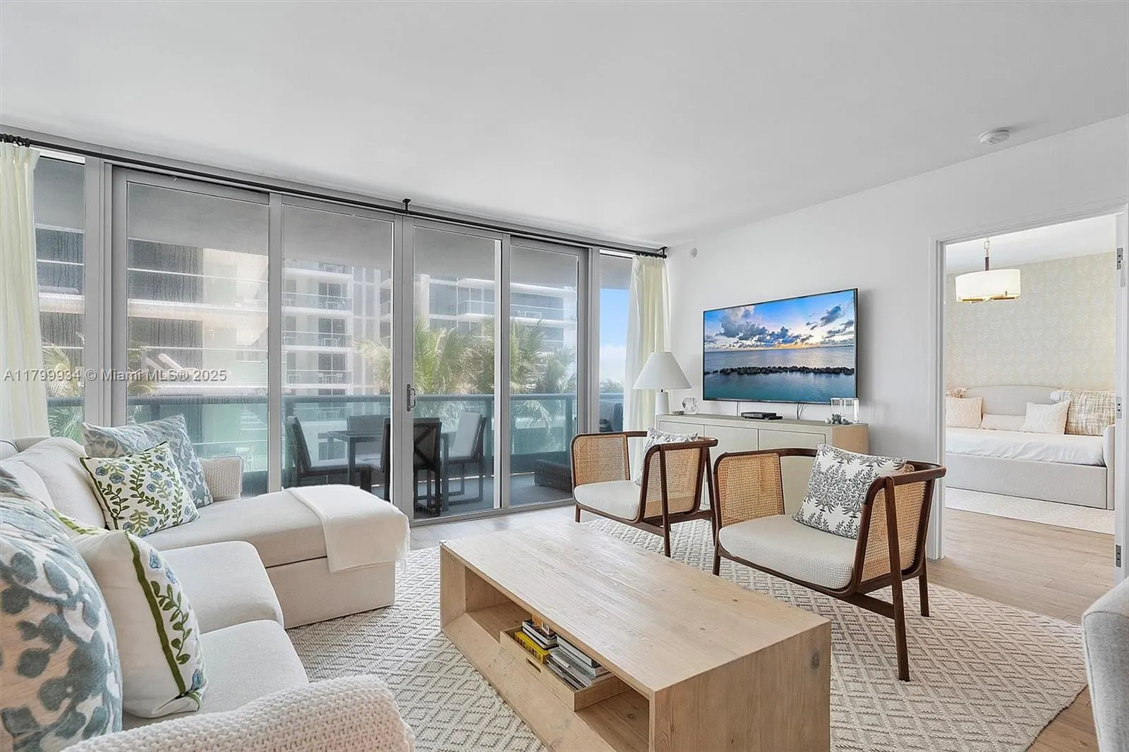 9401 Collins Ave, #505