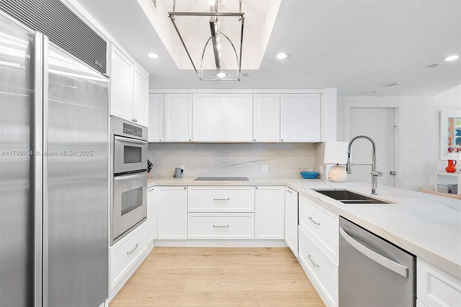 9401 Collins Ave, #505