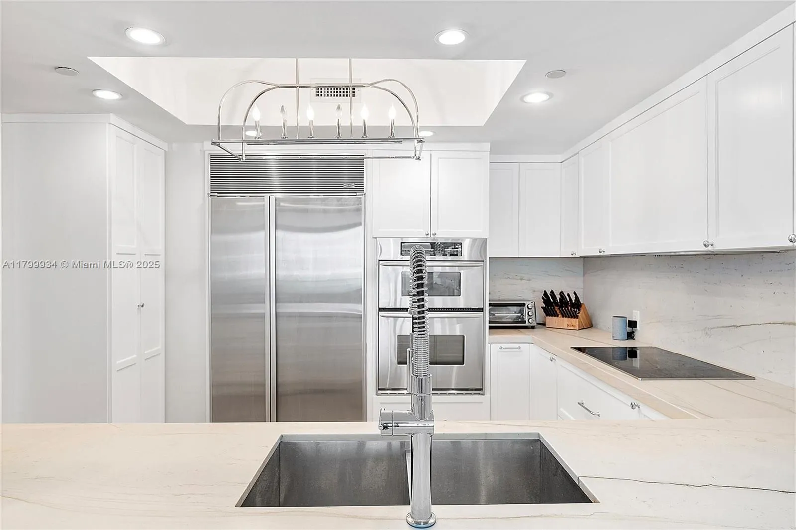 9401 Collins Ave, #505