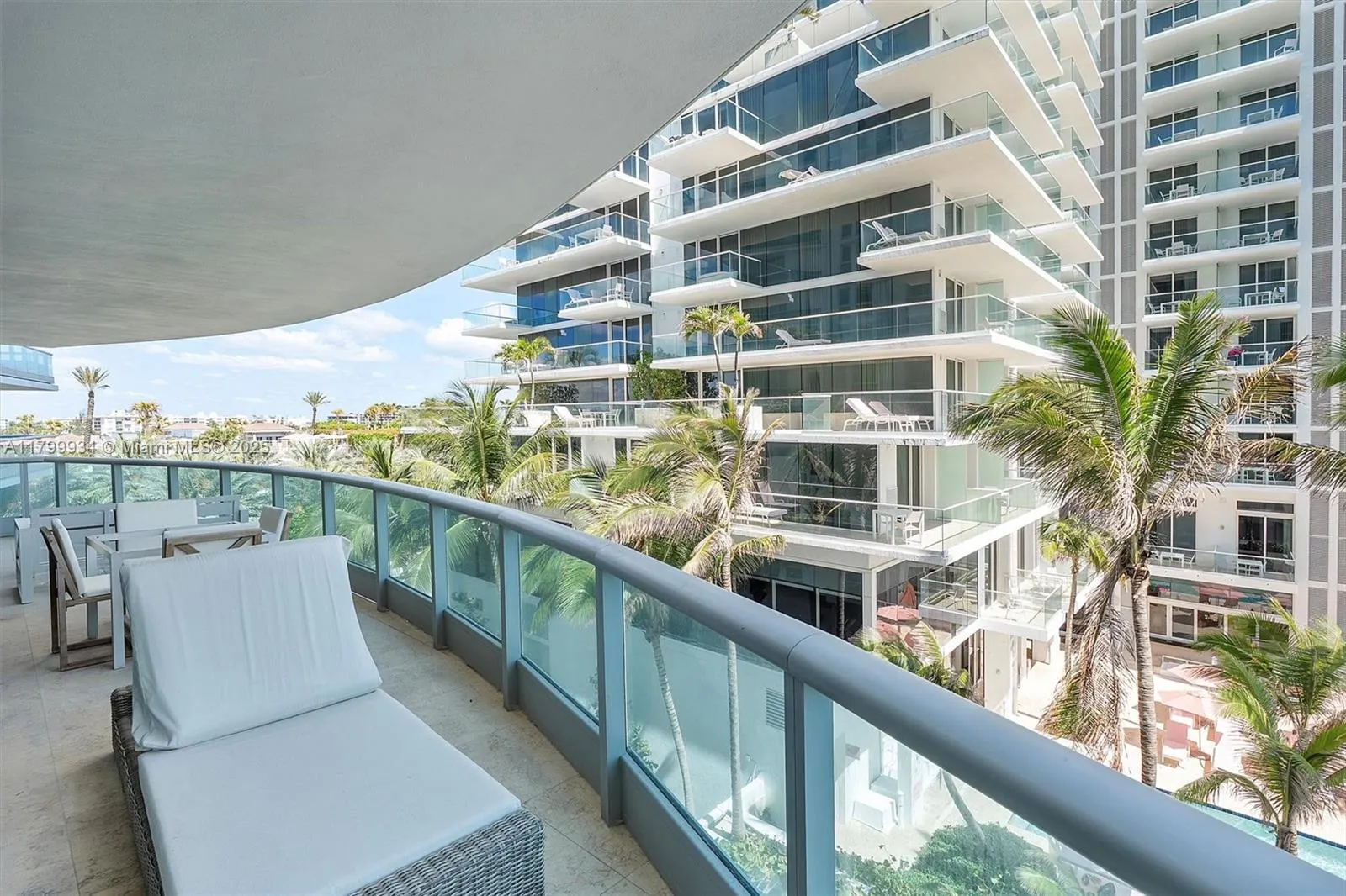 9401 Collins Ave, #505