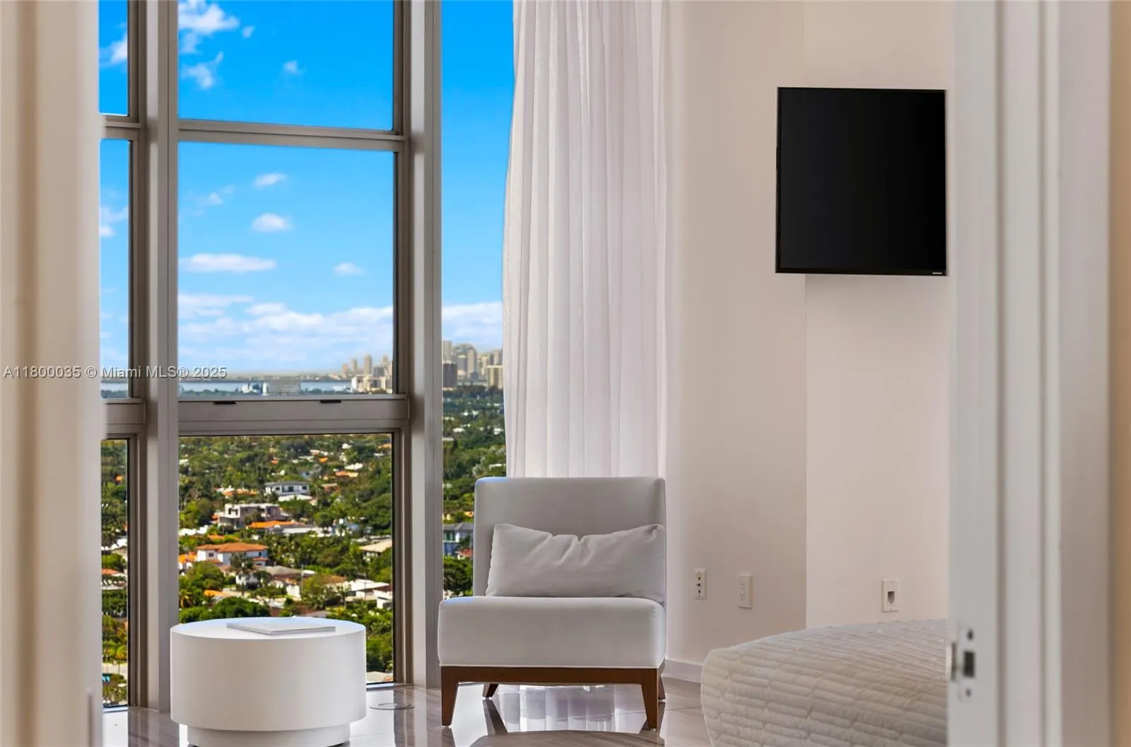 9705 Collins Ave, #1805N