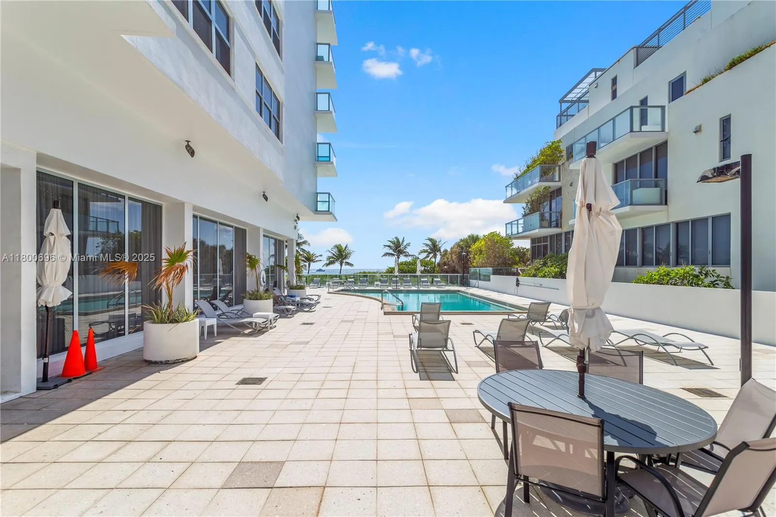9511 Collins Ave, #806