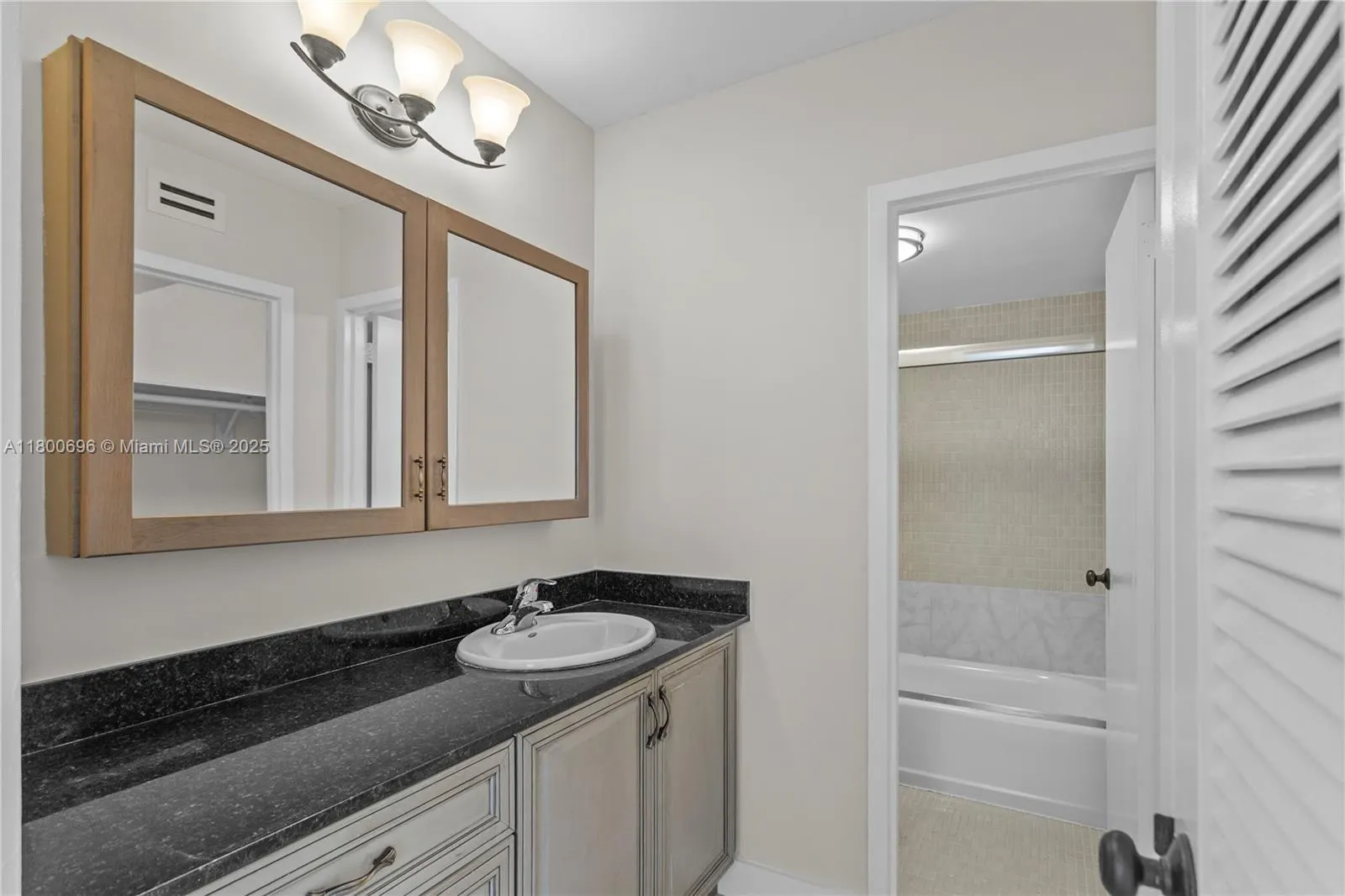 9511 Collins Ave, #806