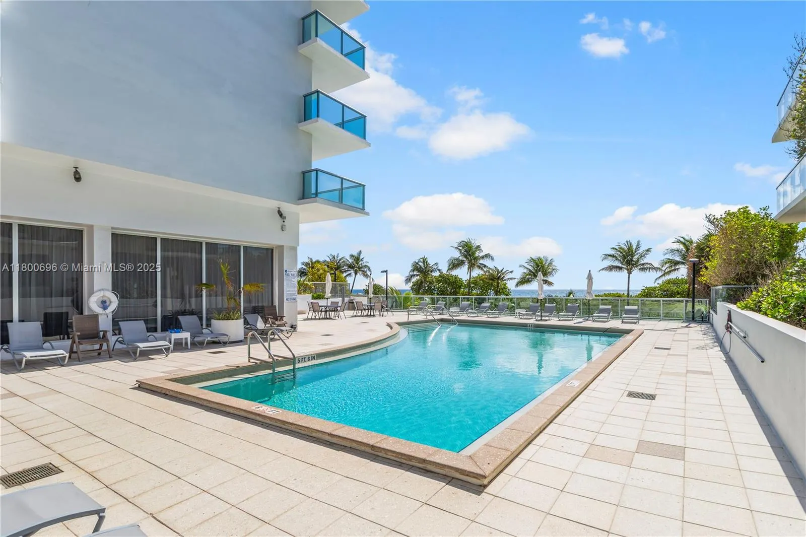 9511 Collins Ave, #806