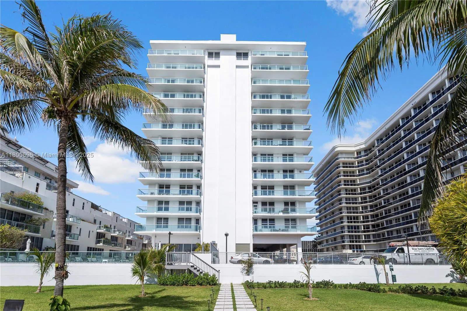 9511 Collins Ave, #806