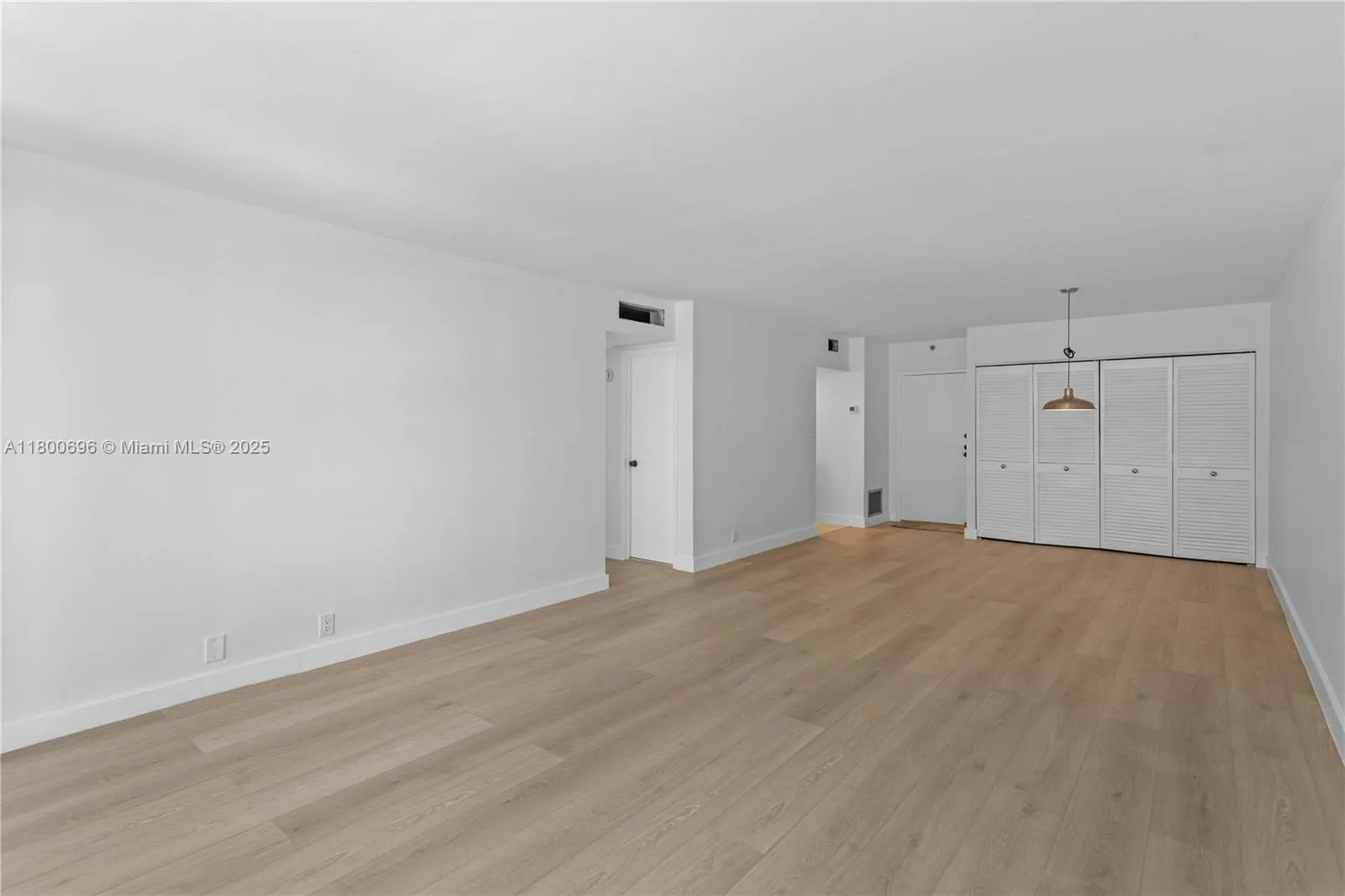 9511 Collins Ave, #806