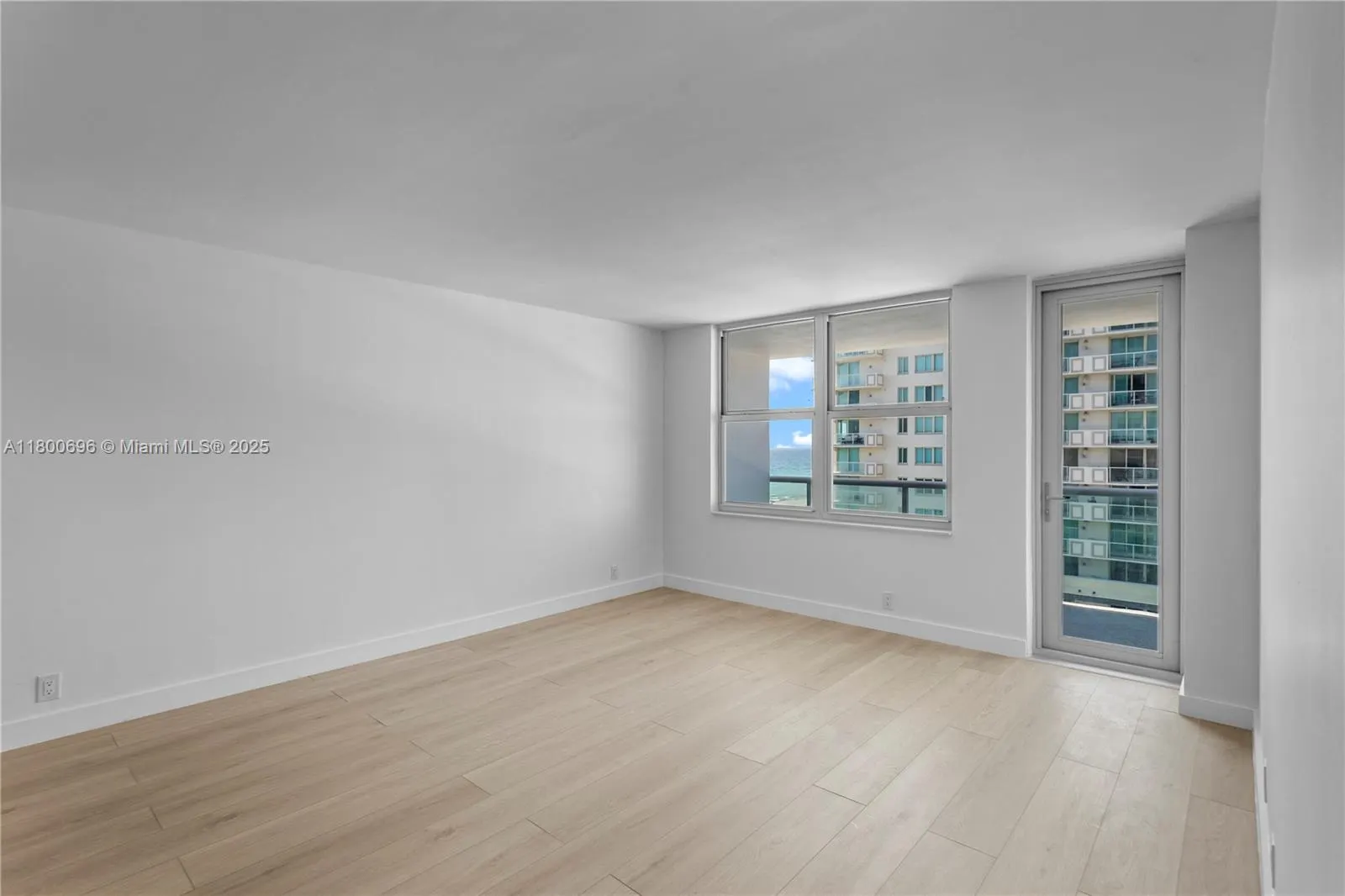 9511 Collins Ave, #806