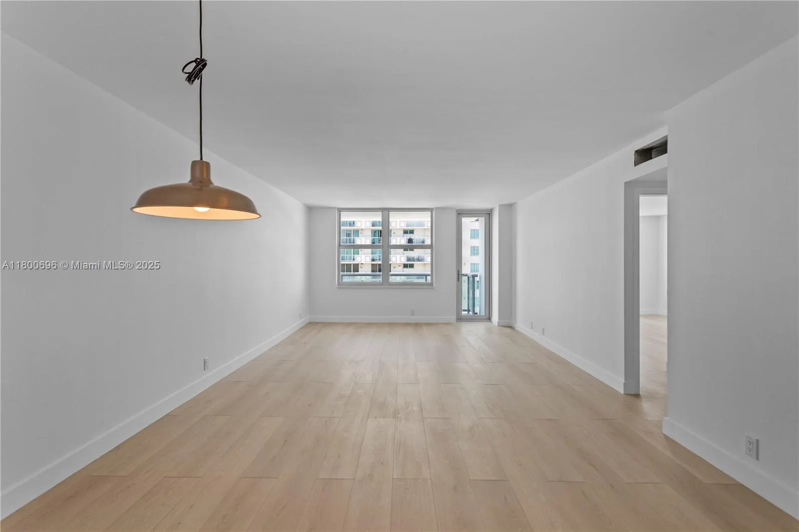 9511 Collins Ave, #806