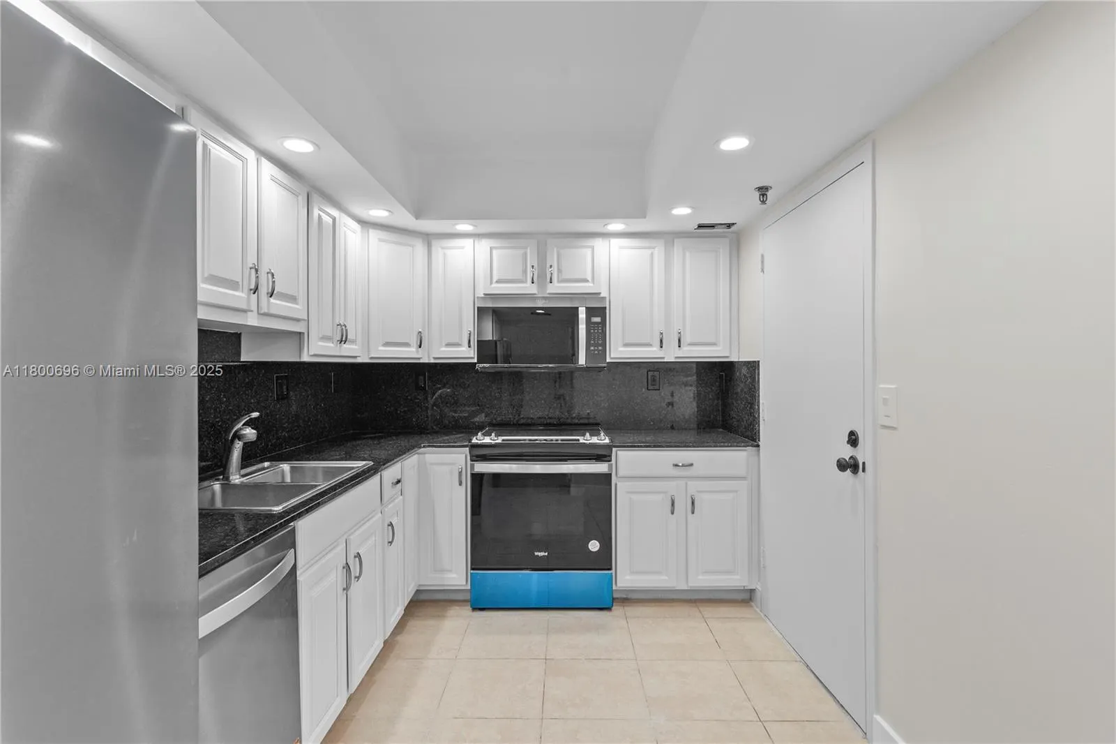 9511 Collins Ave, #806
